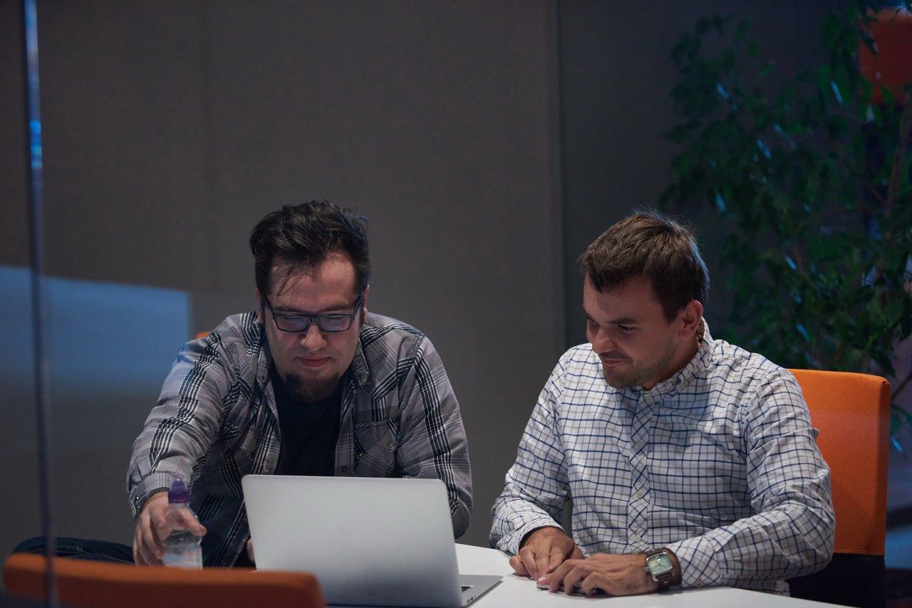 Pourquoi participer à des hackathons en 2025 : avantages et tendances clés