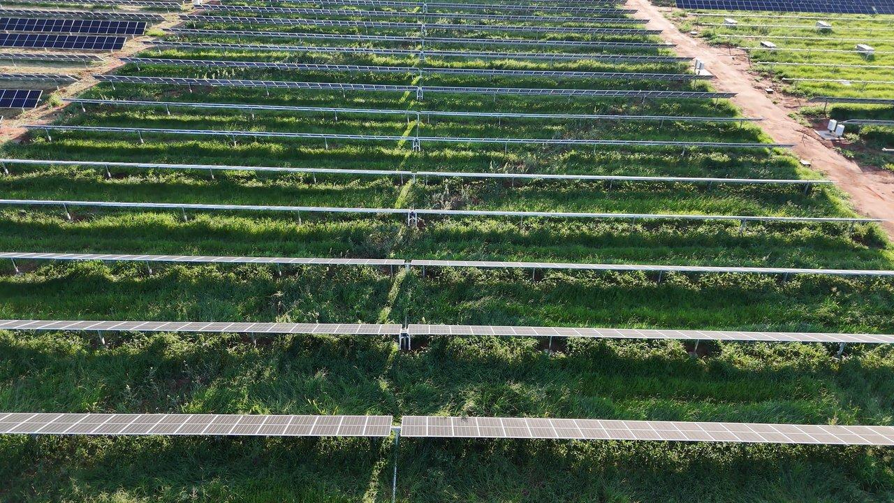 Surcoût d’installation d’une ferme solaire de 100 kW pour PME en 2026 : analyse précise par région