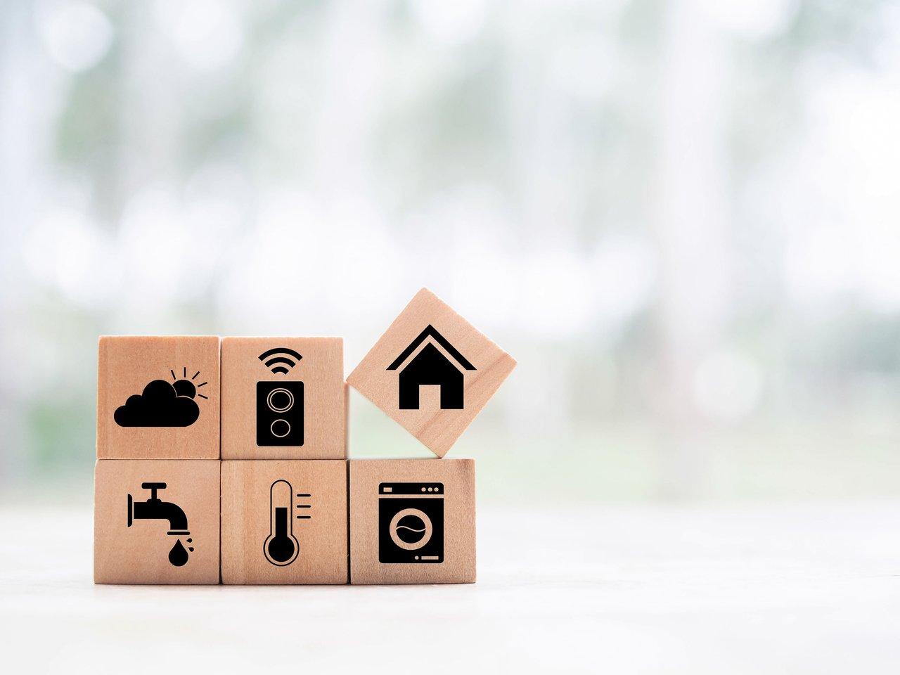 Architecture IoT pour bâtiments intelligents : capteurs, edge computing, cloud et IA pour maintenance prédictive efficace.