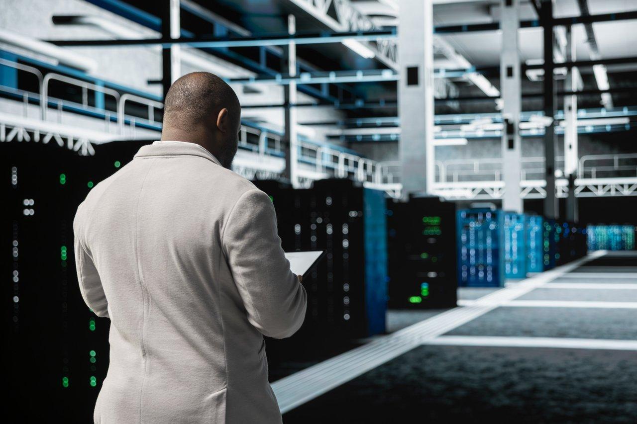 Data centers interconnectés illustrant la tendance des infrastructures cloud distribuées pour l'innovation en 2025.