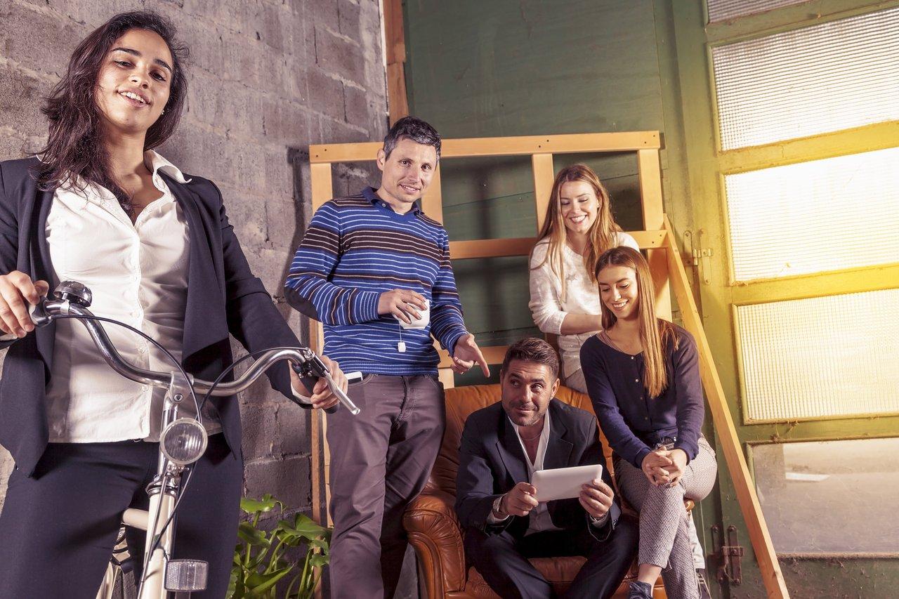 Équipe dynamique de jeunes entrepreneurs lors du French tech startup event à Vivatech 2025.