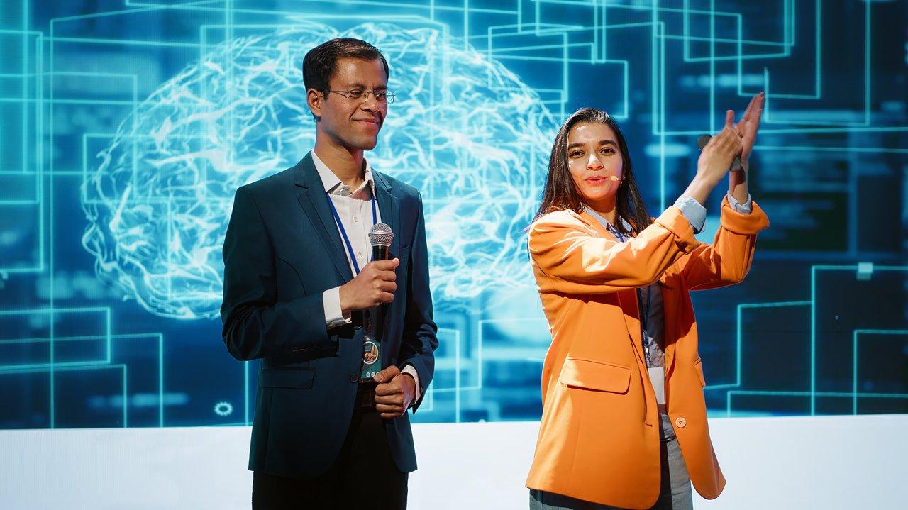 Exposition de startups technologiques françaises innovantes lors du salon Vivatech 2025, mettant en avant l'intelligence artificielle.