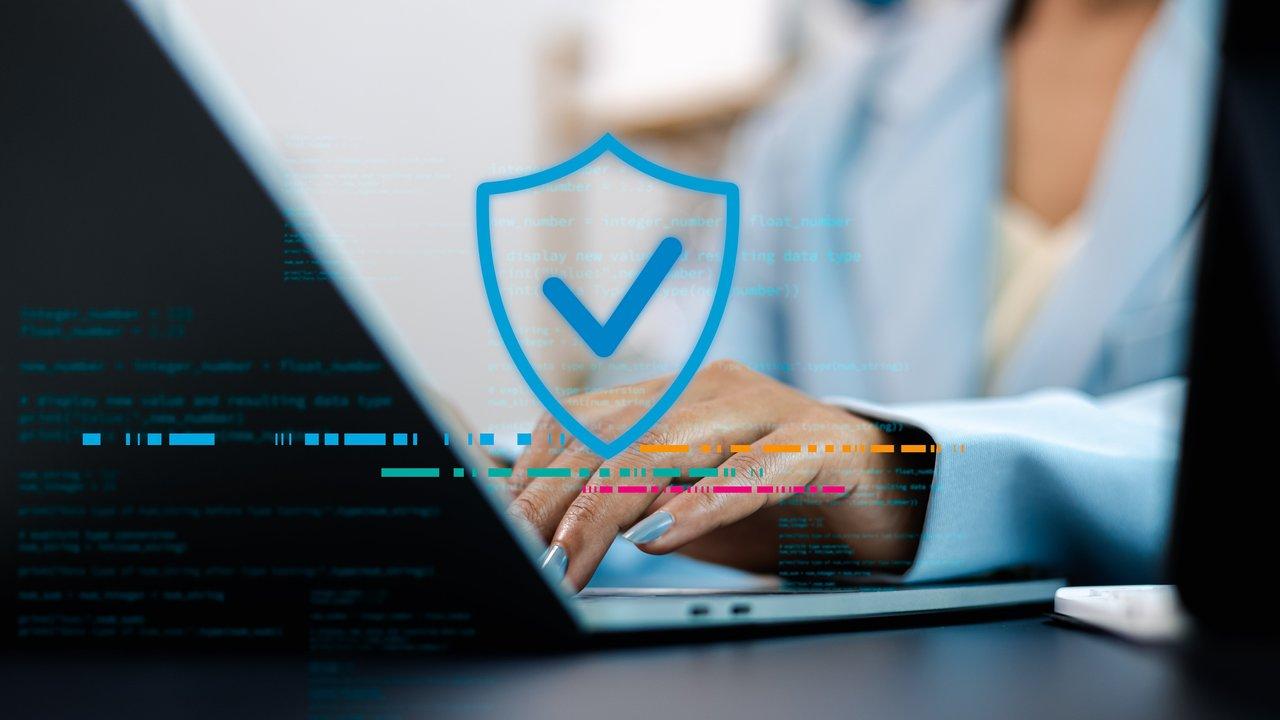 Interface Bitdefender Total Security affichant le tableau de bord de l'antivirus security dashboard pour une protection multi-appareils.