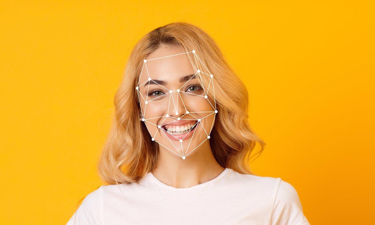 Interface de deepfake AI et analyses pour détecter les menaces numériques sur les réseaux sociaux.