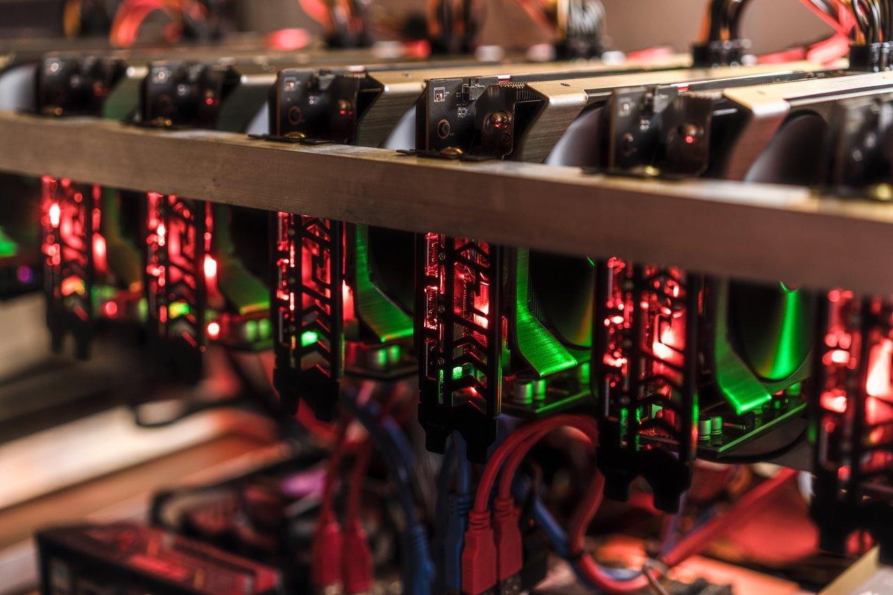 Interface graphique de monitoring des performances d’un serveur dédié équipé d’un GPU NVIDIA pour l’IA.
