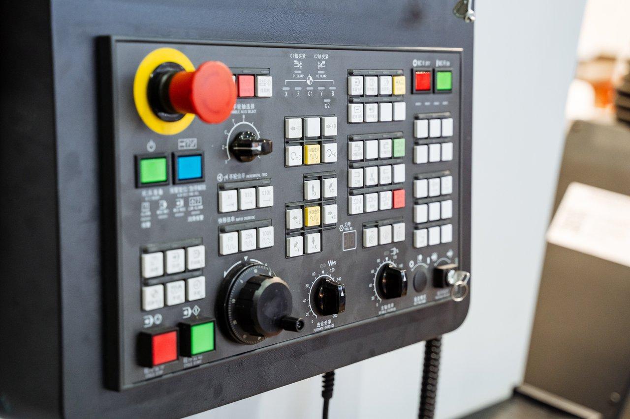 Interface low-code d'automatisation intégrant IA et workflows visuels pour optimiser la gestion des données.