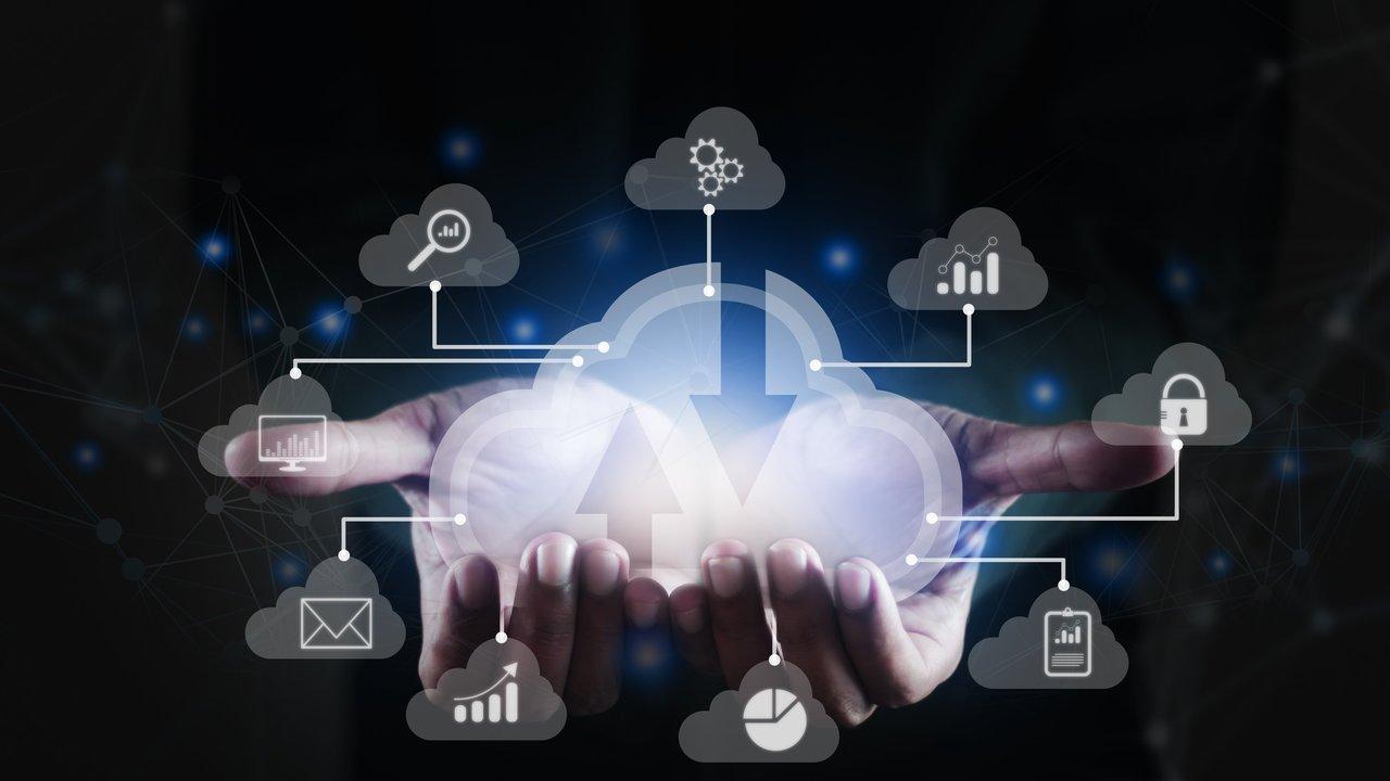 Logos des principaux fournisseurs de cloud analytics en 2025 : Microsoft Azure, AWS, Google Cloud, IBM Cloud, Salesforce Cloud.