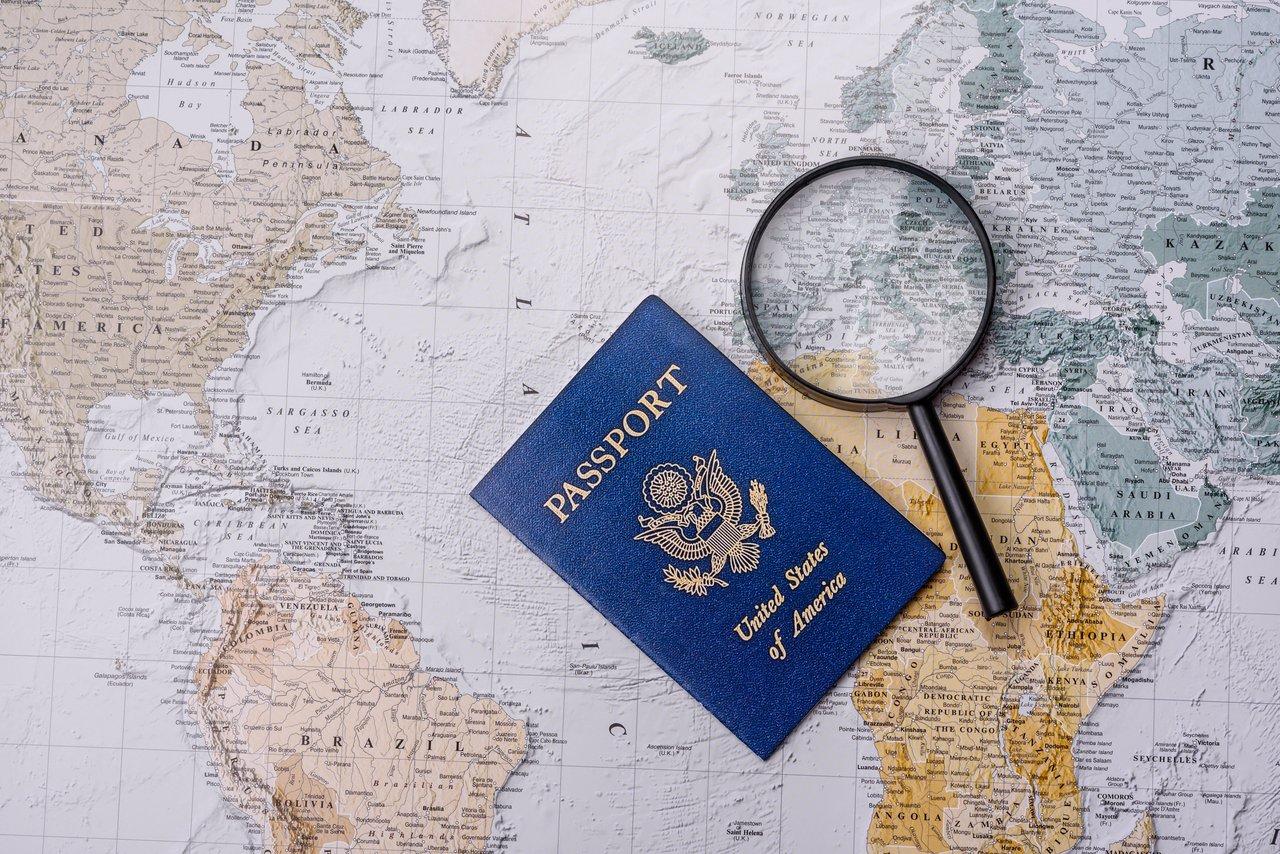 Schéma illustrant l’intégration du Passeport Produit Numérique dans la conception tech, impliquant design, R&D et conformité.