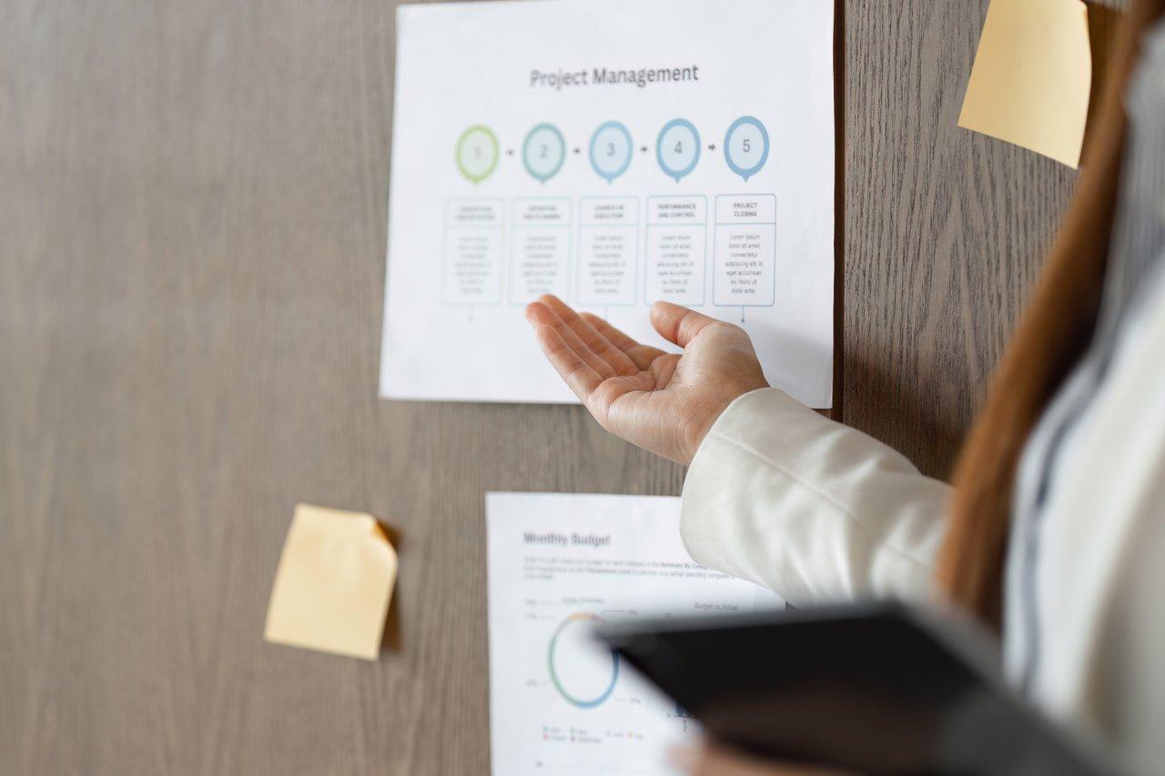 Tableau comparatif des dashboards de gestion de projet en 2025, illustrant l'analyse des indicateurs clés de performance.