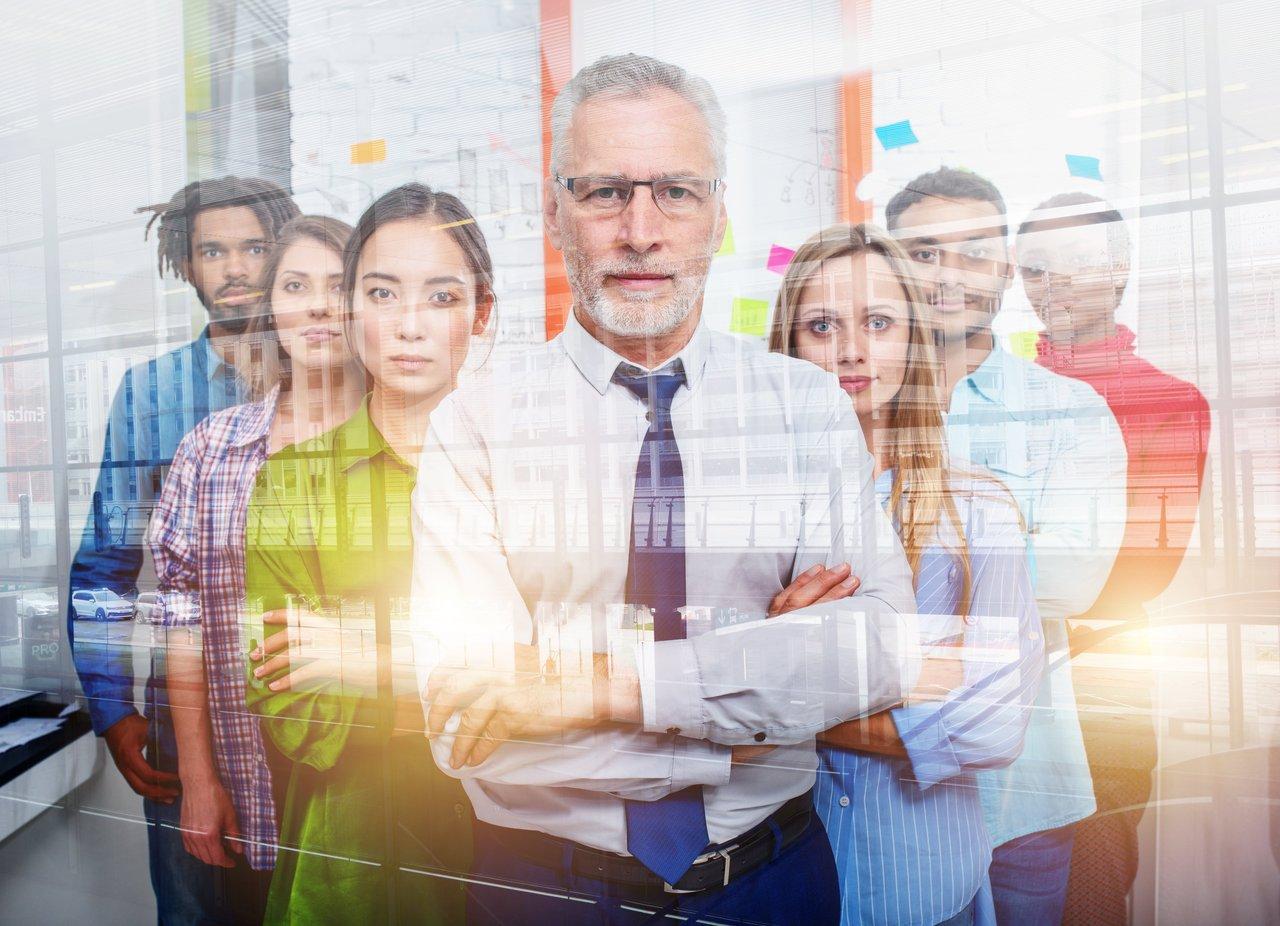 Une équipe de direction en startup, illustrant la gestion digitale et la structuration pour une croissance en scale-up.